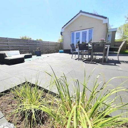 Huisje Britt Met Grote Tuin En Veel Privacy Dirkshorn Экстерьер фото