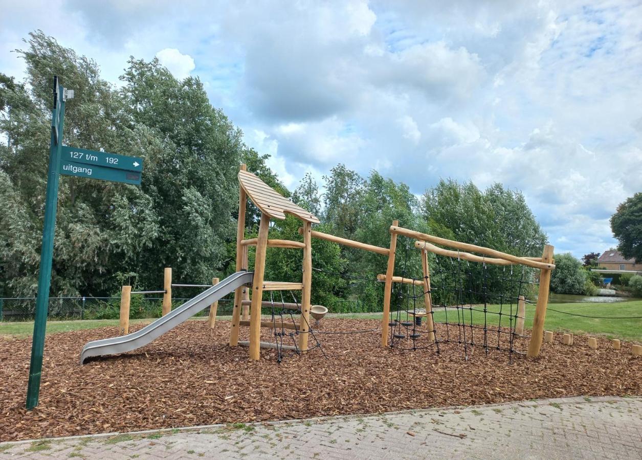 Huisje Britt Met Grote Tuin En Veel Privacy Dirkshorn Экстерьер фото