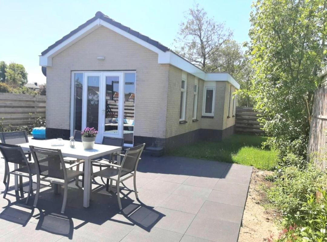 Huisje Britt Met Grote Tuin En Veel Privacy Dirkshorn Экстерьер фото