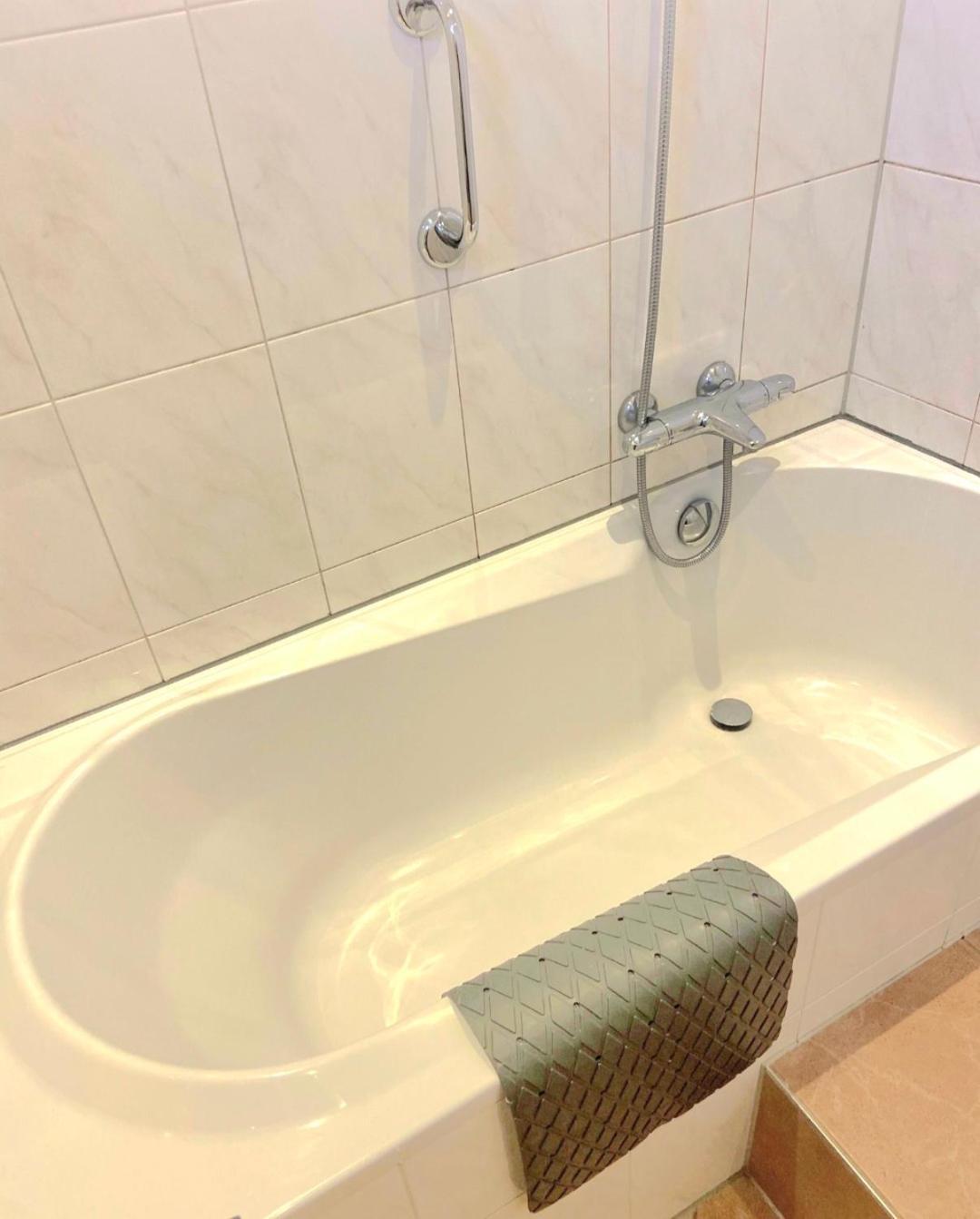 Huisje Britt Met Grote Tuin En Veel Privacy Dirkshorn Экстерьер фото