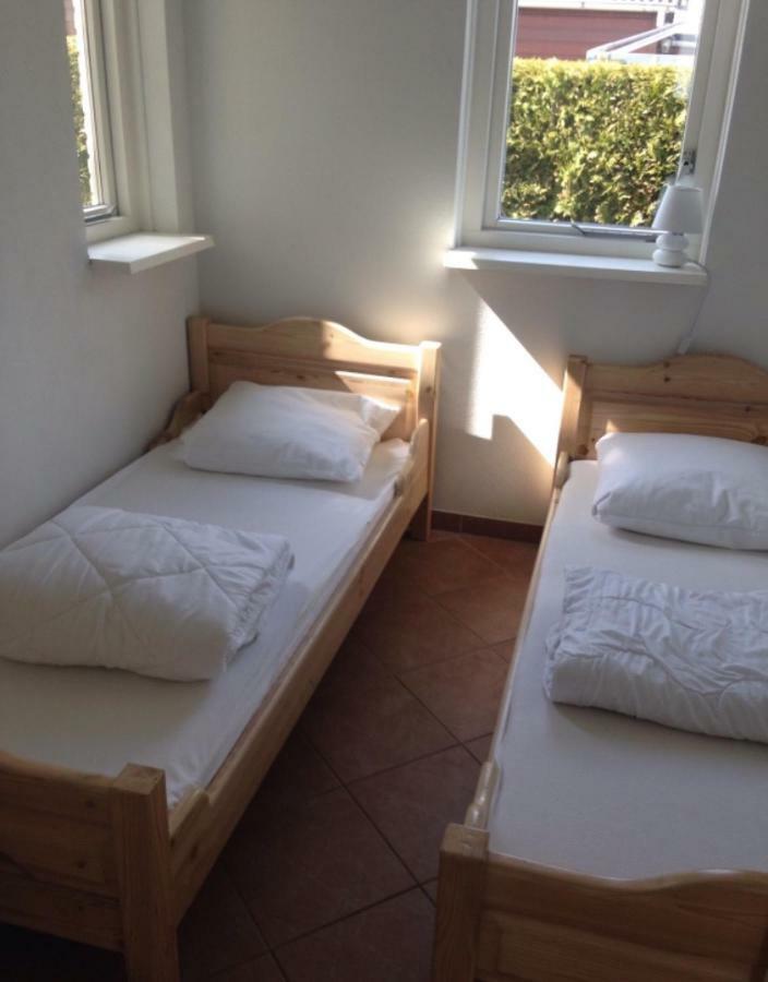 Huisje Britt Met Grote Tuin En Veel Privacy Dirkshorn Экстерьер фото